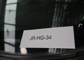Comienza a regir la obligatoriedad del grabado de patentes en vidrios de vehículos