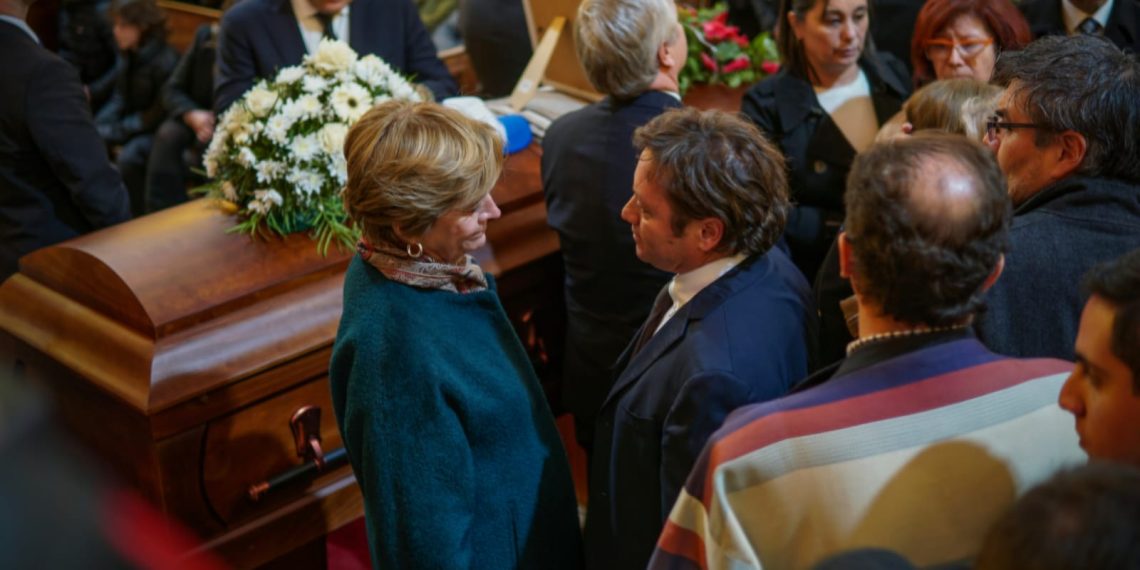 Evelyn Matthei despidió al concejal Javier Álvarez-Salamanca: “Fue realmente conmovedor ver el cariño sincero de toda una ciudad”