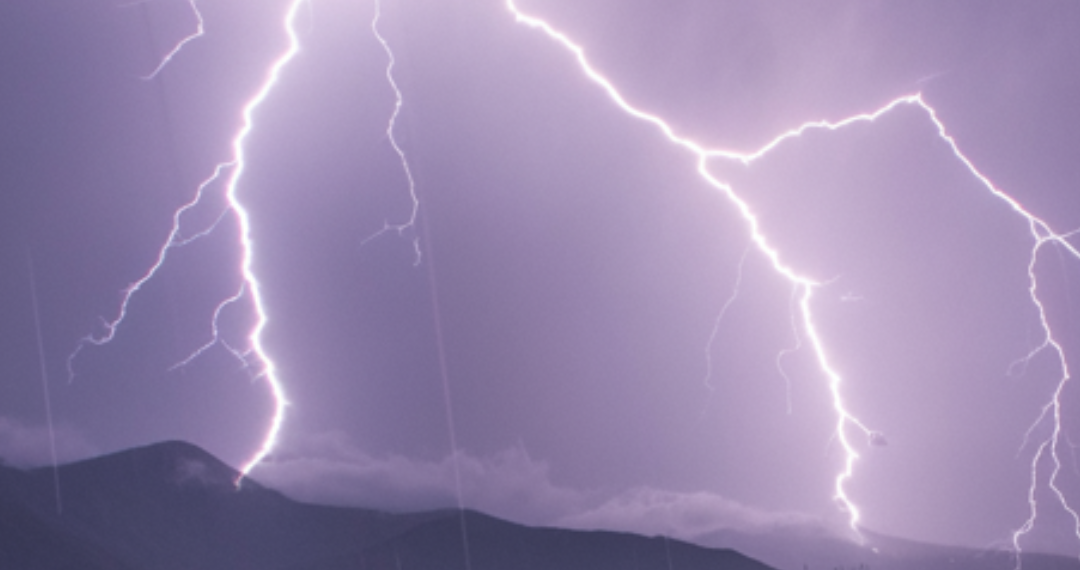 Pronostican tormentas eléctricas este jueves en el Maule y tres regiones más