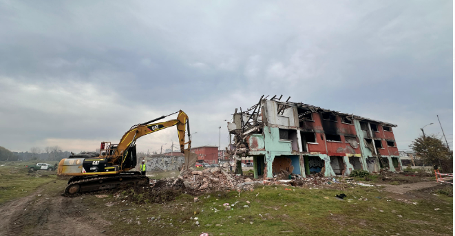 Comienza demolición final de departamentos en Villa Las Américas para dar paso a nuevo parque y viviendas