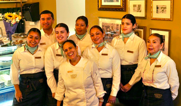 Talca celebra la apertura de Pastelería y Cafetería Marcela Moraga en Centro Alto Las Rastras