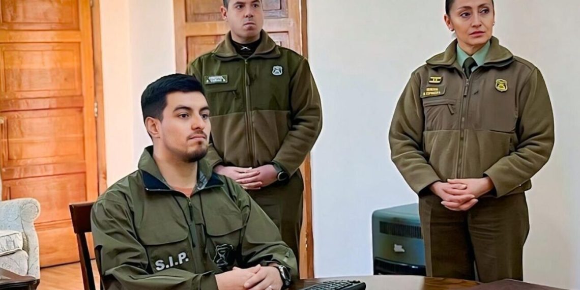 Carabineros reconoce a funcionario que rescató a dos menores de incendio en Talca