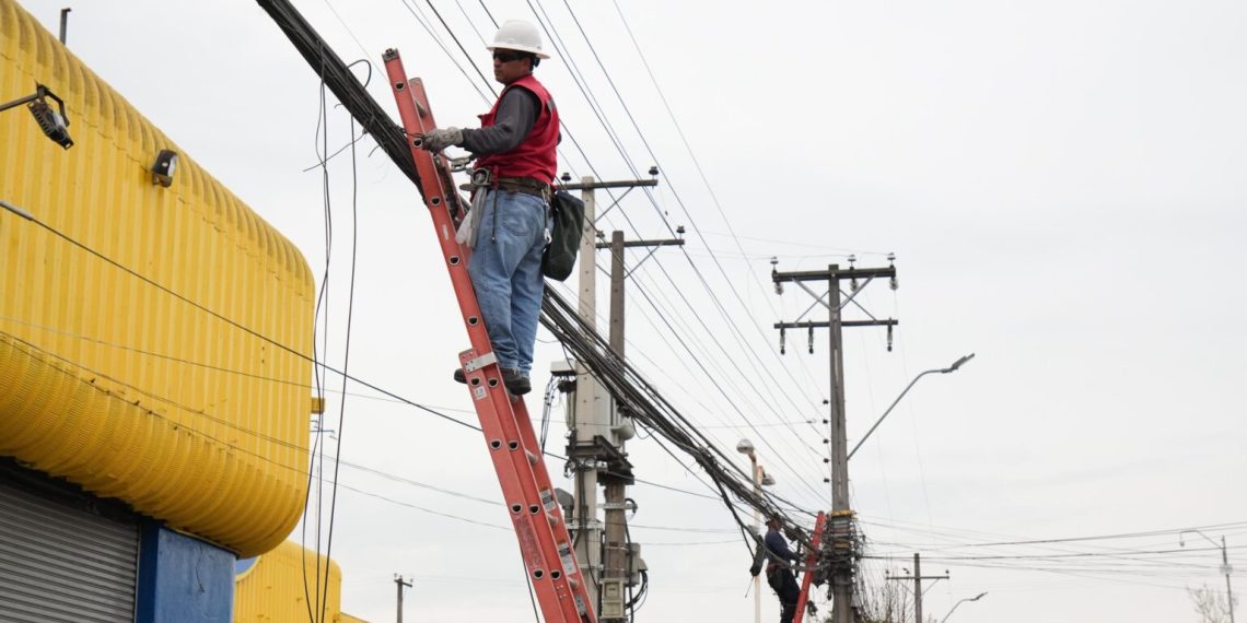Talca inicia retiro masivo de cableado en desuso: trabajos durarán hasta 90 días en sector centro