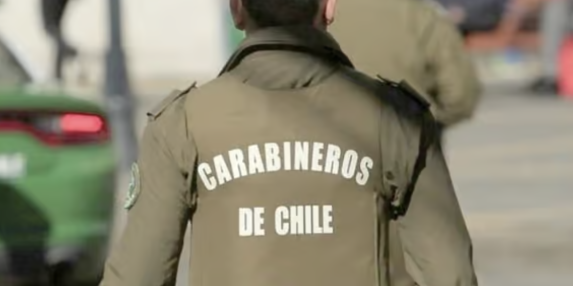 Detienen a sujeto que se hacía pasar por carabinero con machete, gas pimienta y baliza en Talca