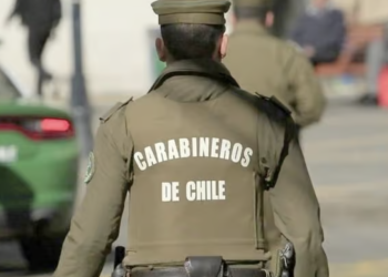 Detienen a sujeto que se hacía pasar por carabinero con machete, gas pimienta y baliza en Talca