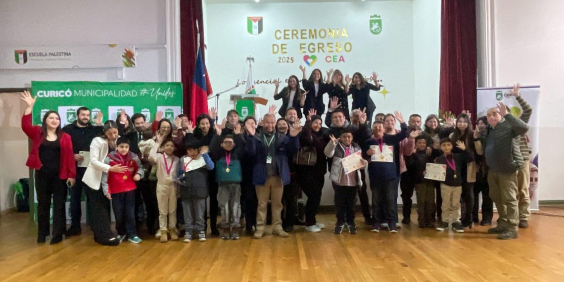 Curicó celebra graduación de los primeros egresados del Centro CEA: un paso hacia la inclusión del TEA