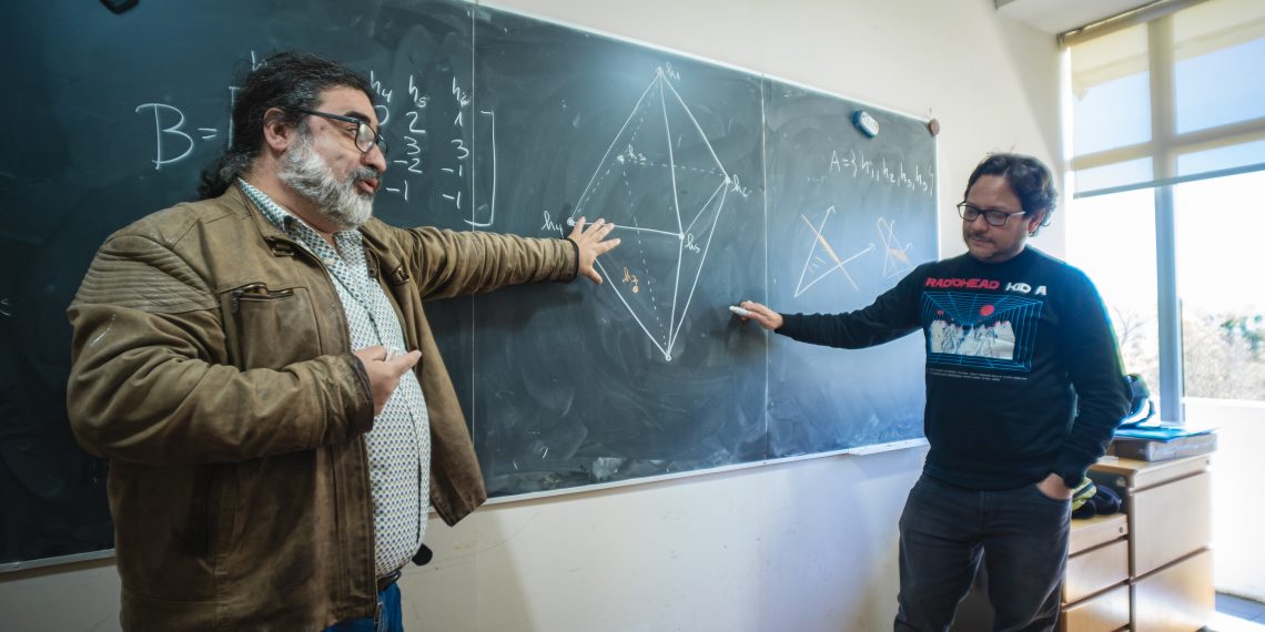 ¡Orgullo Maulino! Histórico descubrimiento desde Talca: científicos chilenos resuelven un problema matemático abierto por 70 años