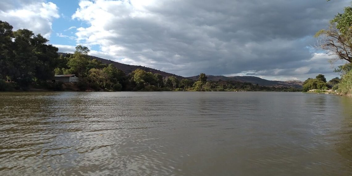 Corte confirma multa por intervención ilegal en el río Claro