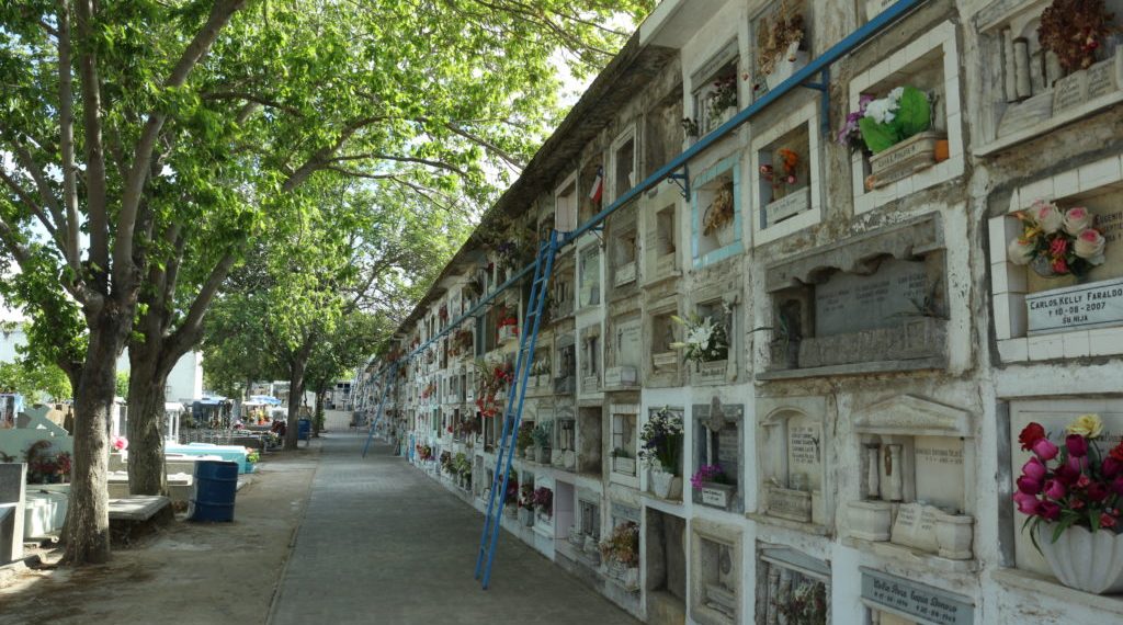 Horarios especiales y cortes de calle para las visitas en el Cementerio Municipal de Talca