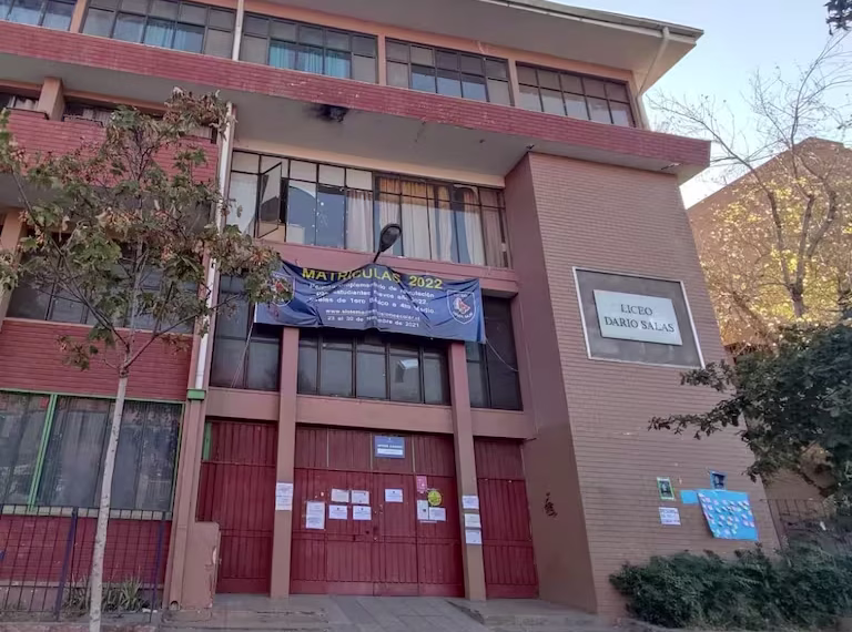 Alumno del Darío Salas es formalizado por ingresar pistola a fogueo al colegio en Talca
