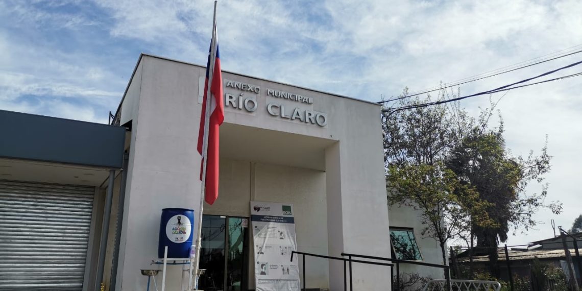 Contraloría acredita irregularidades millonarias en educación municipal de Río Claro y apunta al alcalde