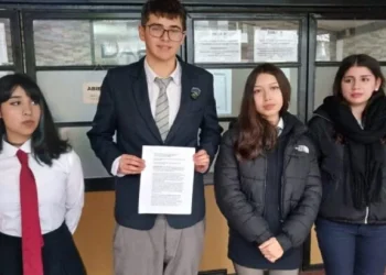 Estudiantes de Talca emplazan al DAEM por deterioro de liceos y exigen respuestas ante graves problemas de infraestructura